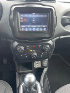 JEEP RENEGADE SPORT 1.8L MT - Imagen 12