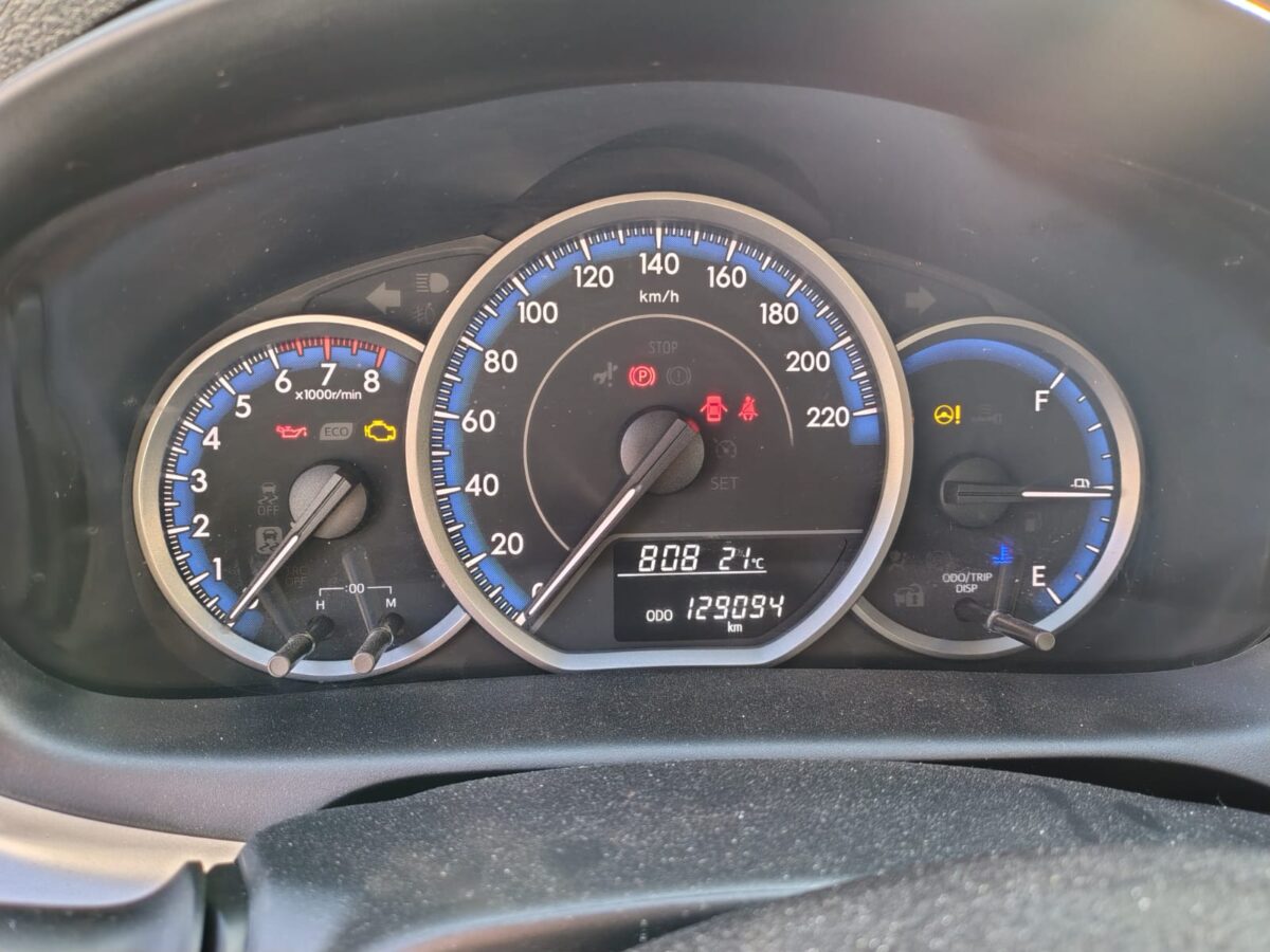 TOYOTA YARIS XS AUDIO 1.5 6M/T 5P - Imagen 12