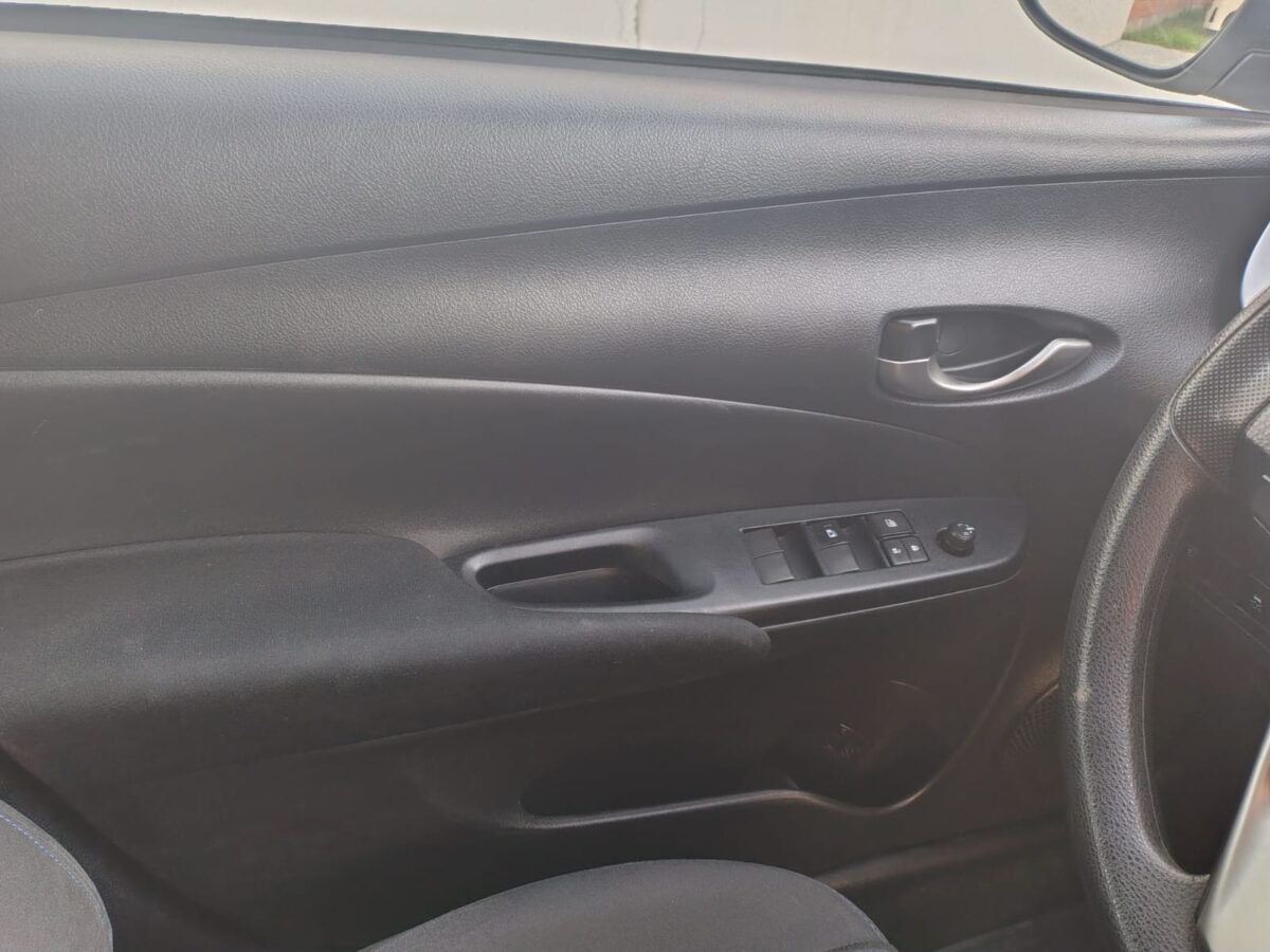 TOYOTA YARIS XS AUDIO 1.5 6M/T 5P - Imagen 15