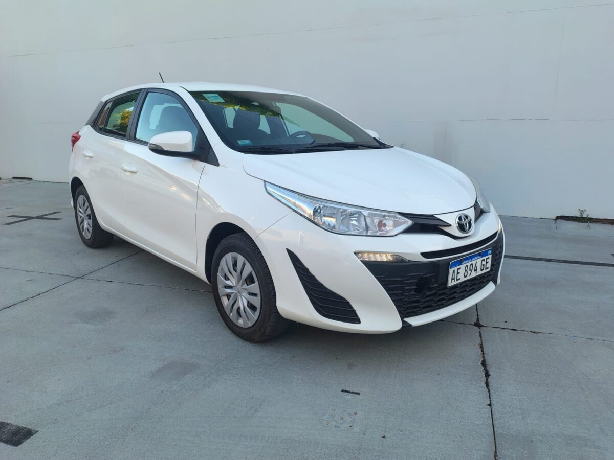 TOYOTA YARIS XS AUDIO 1.5 6M/T 5P - Imagen 2