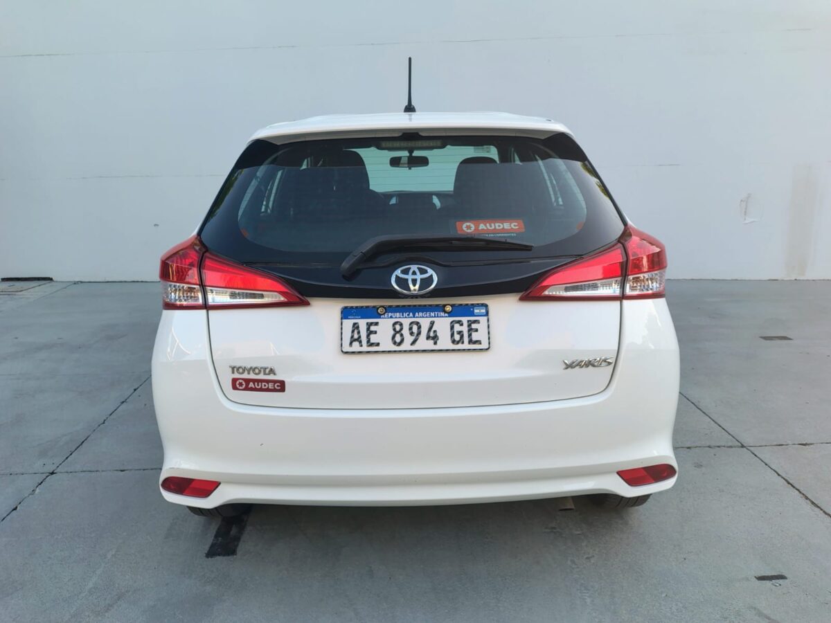 TOYOTA YARIS XS AUDIO 1.5 6M/T 5P - Imagen 8
