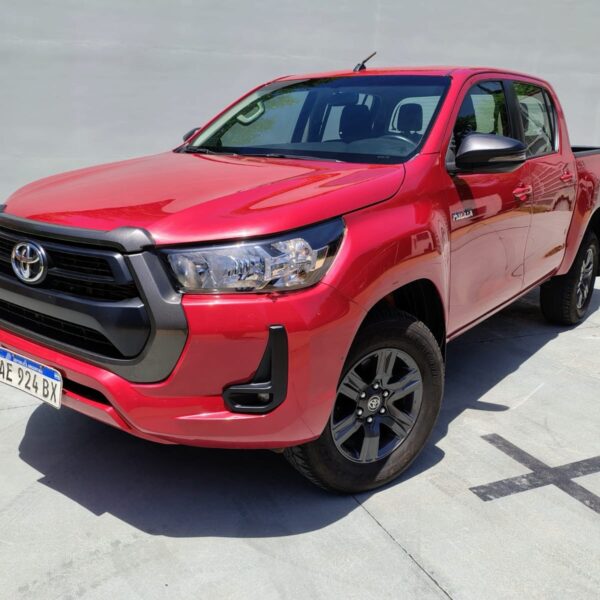 TOYOTA HILUX 4X2 D/C SR 2.4 TDI 6 M/T
