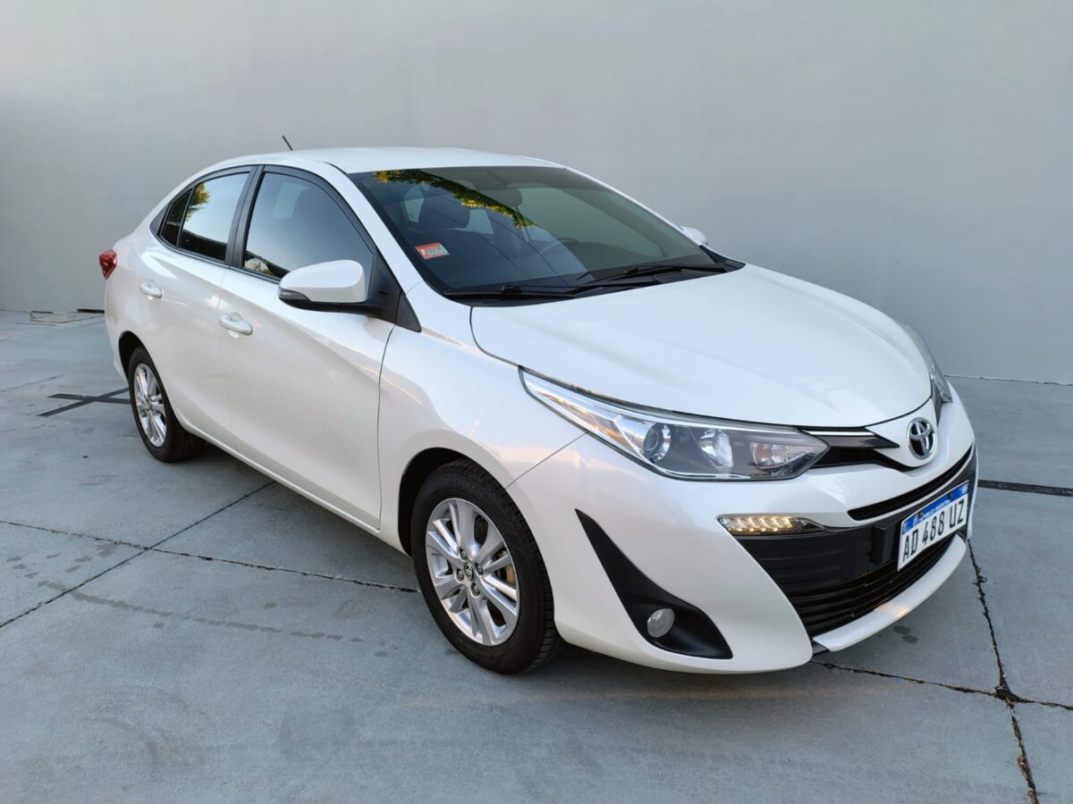TOYOTA YARIS XLS 1.5 6M/T 4P-19 - Imagen 2