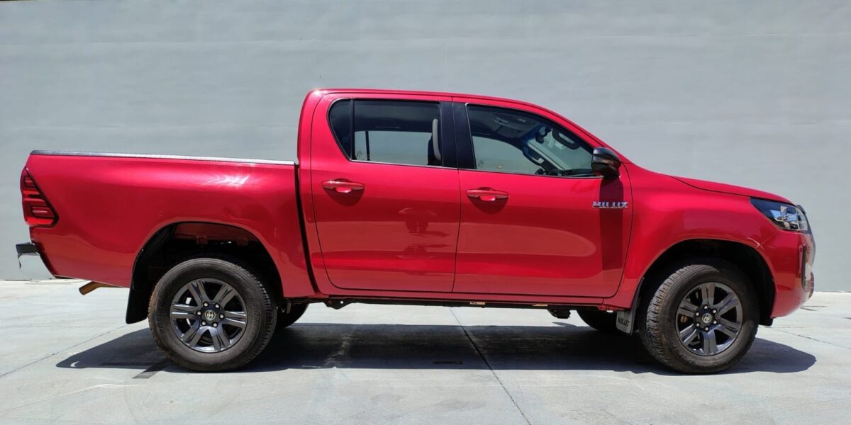 TOYOTA HILUX 4X2 D/C SR 2.4 TDI 6 M/T - Imagen 3