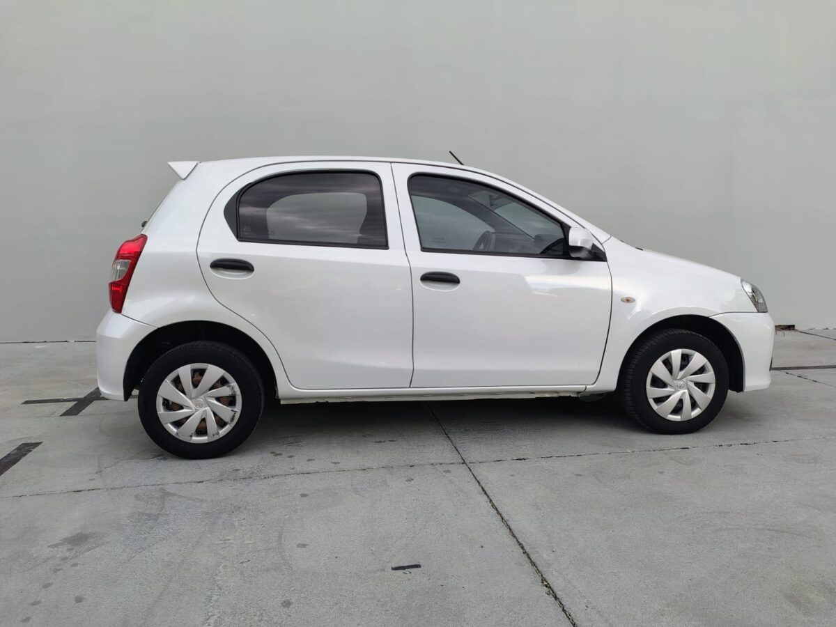 TOYOTA ETIOS X 1.5 6M/T 5P-MY.22 - Imagen 4
