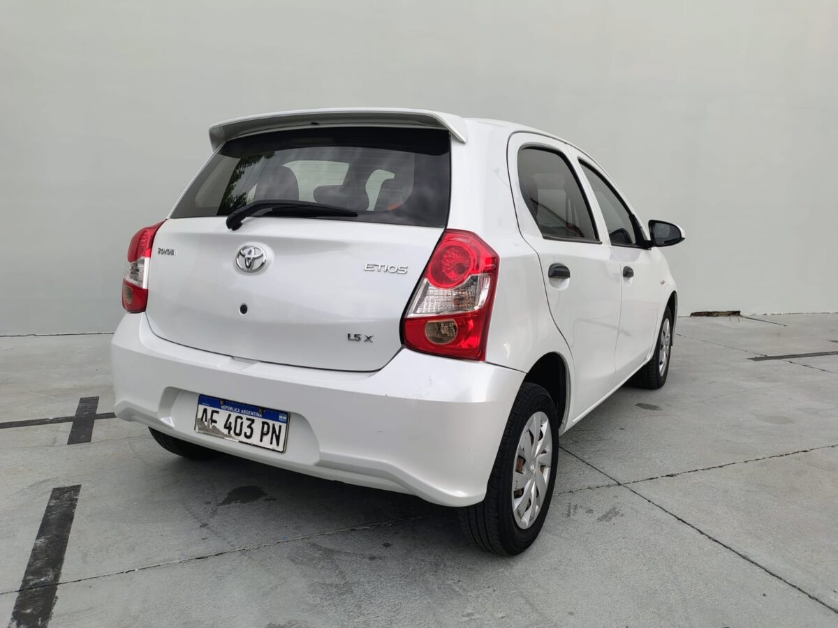 TOYOTA ETIOS X 1.5 6M/T 5P-MY.22 - Imagen 6