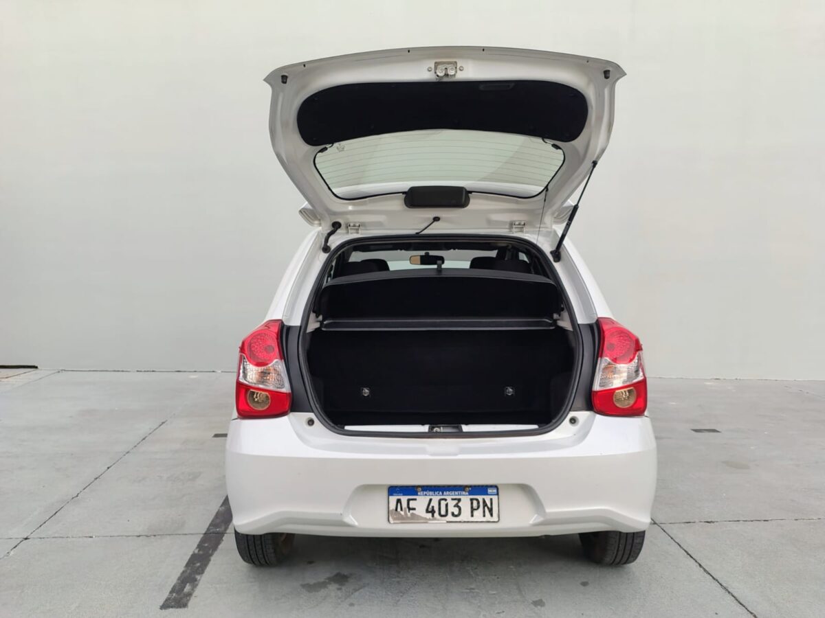 TOYOTA ETIOS X 1.5 6M/T 5P-MY.22 - Imagen 9