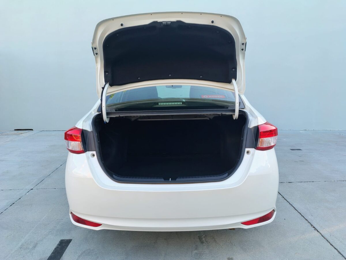 TOYOTA YARIS XLS 1.5 6M/T 4P-19 - Imagen 8