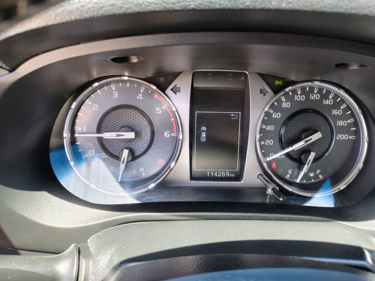 TOYOTA HILUX 4X2 D/C SR 2.4 TDI 6 M/T - Imagen 9