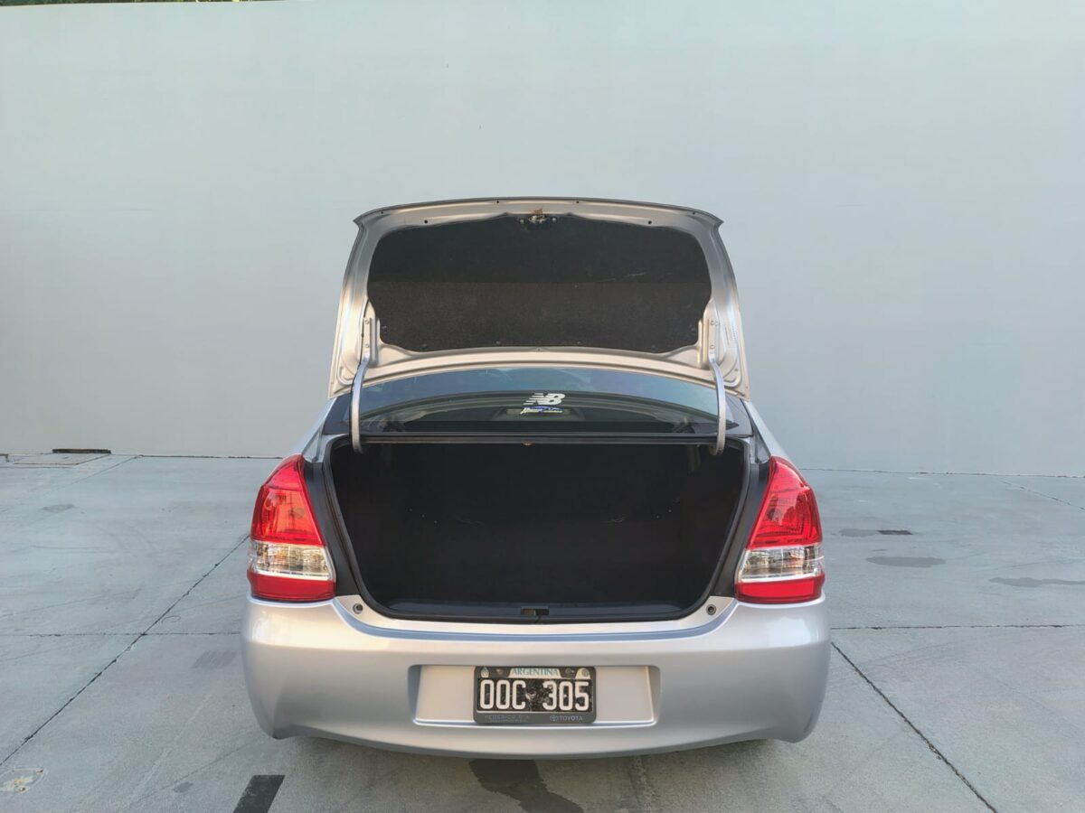 TOYOTA ETIOS XLS 1.5 6M/T 4P - Imagen 9