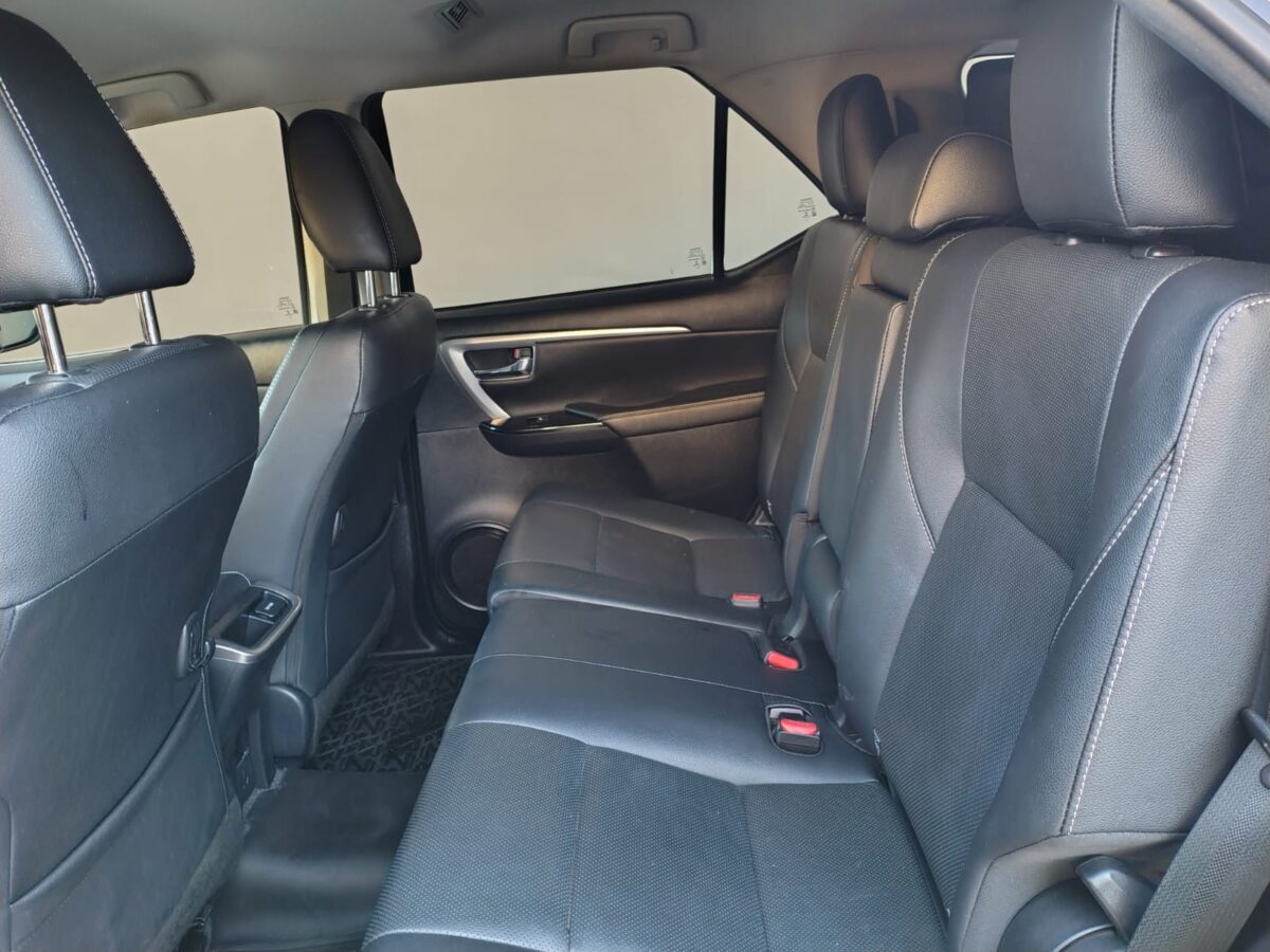 TOYOTA SW4 4X4 SRX 2.8 TDI 6 M/T 7A - Imagen 14