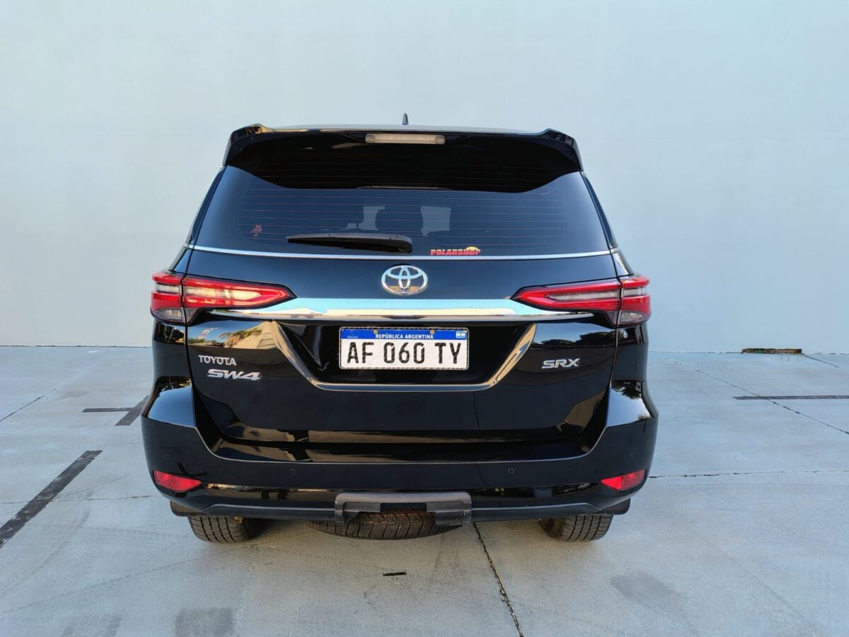 TOYOTA SW4 4X4 SRX 2.8 TDI 6 M/T 7A - Imagen 8