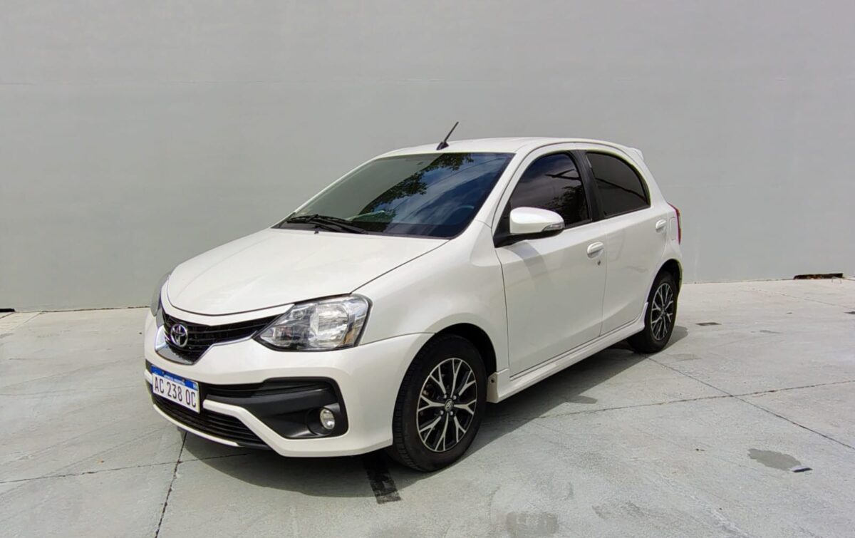 1 TOYOTA ETIOS PLATINUM 1.5 4A/T 5P. - Imagen 1