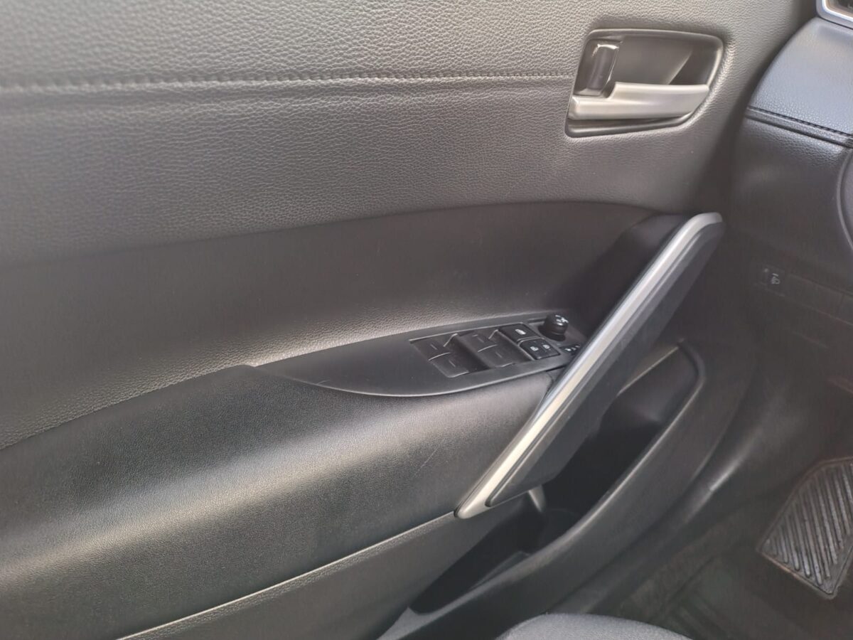 TOYOTA COROLLA CROSS XEI 2.0 CVT - Imagen 13