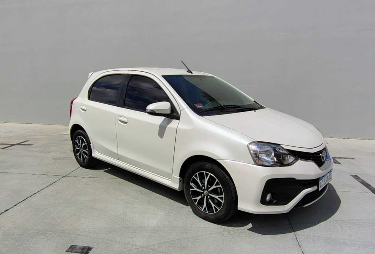 TOYOTA ETIOS PLATINUM 1.5 4A/T 5P. - Imagen 2