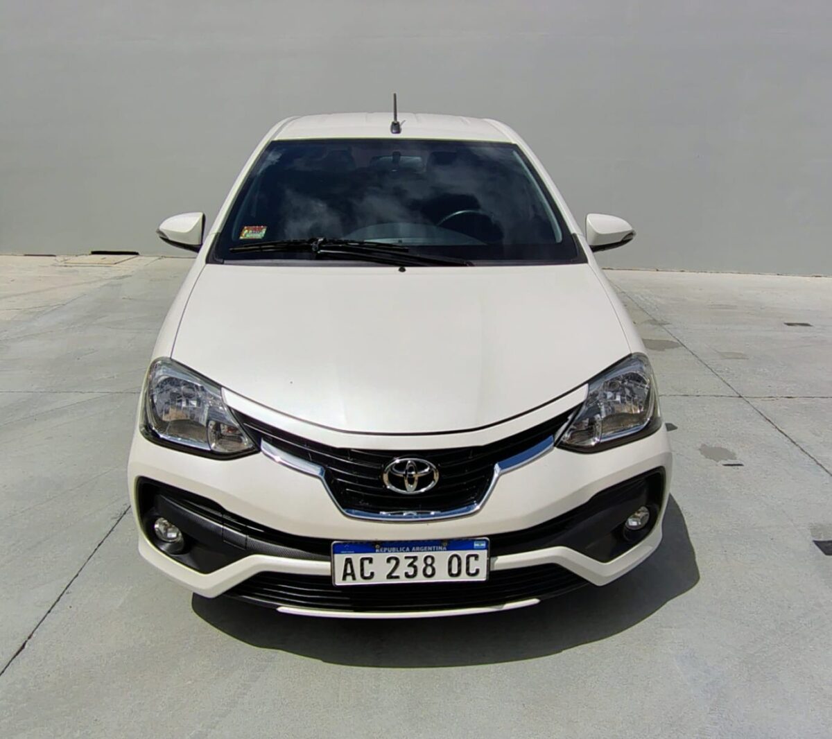 TOYOTA ETIOS PLATINUM 1.5 4A/T 5P. - Imagen 3