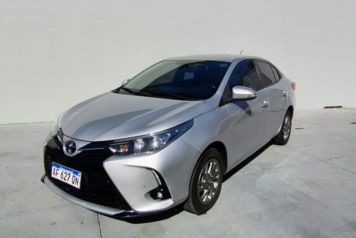 1 TOYOTA YARIS XLS 1.5 CVT 4P-MY22 - Imagen 1