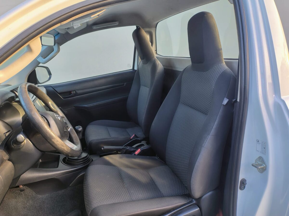 TOYOTA HILUX 4X2 CC DX 2.4 TDI 6 MT.M - Imagen 12