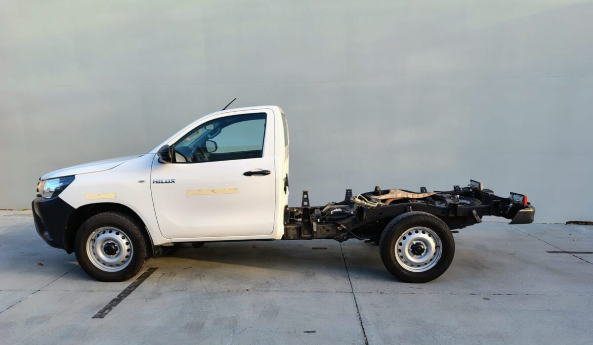 TOYOTA HILUX 4X2 CC DX 2.4 TDI 6 MT.M - Imagen 6