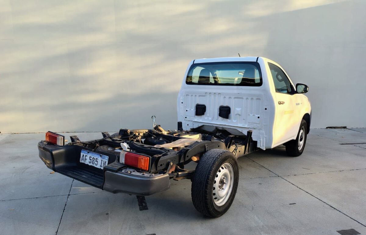 TOYOTA HILUX 4X2 CC DX 2.4 TDI 6 MT.M - Imagen 7