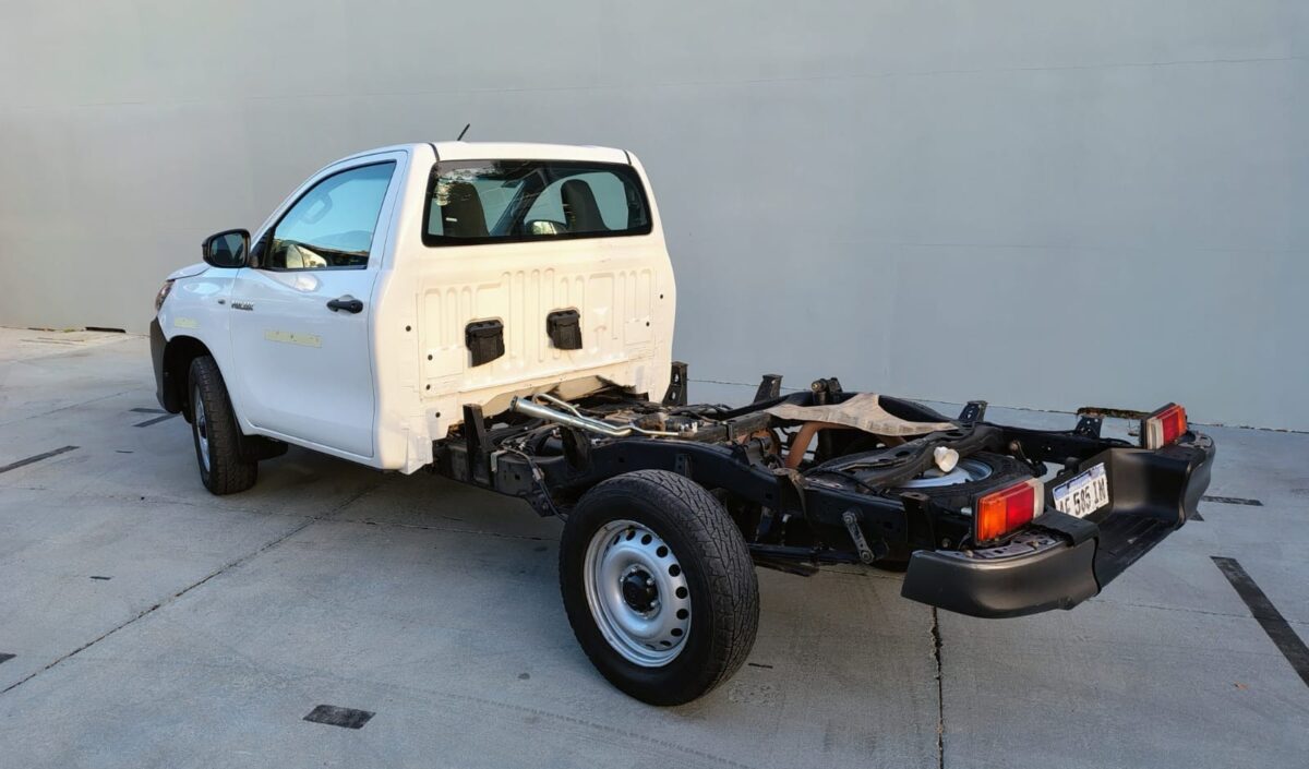 TOYOTA HILUX 4X2 CC DX 2.4 TDI 6 MT.M - Imagen 8