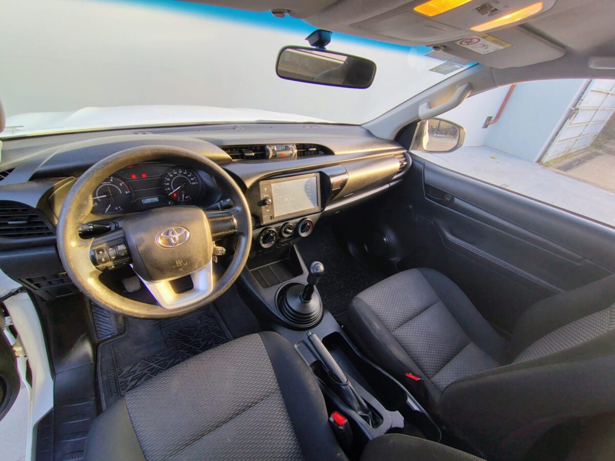 TOYOTA HILUX 4X2 CC DX 2.4 TDI 6 MT.M - Imagen 9