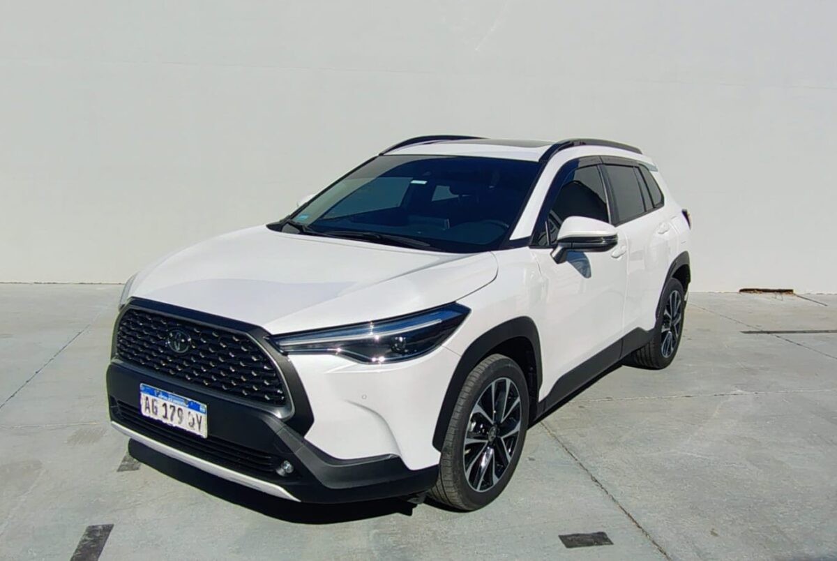 TOYOTA COROLLA CROSS SEG 2.0 CVT MY-24 - Imagen 1