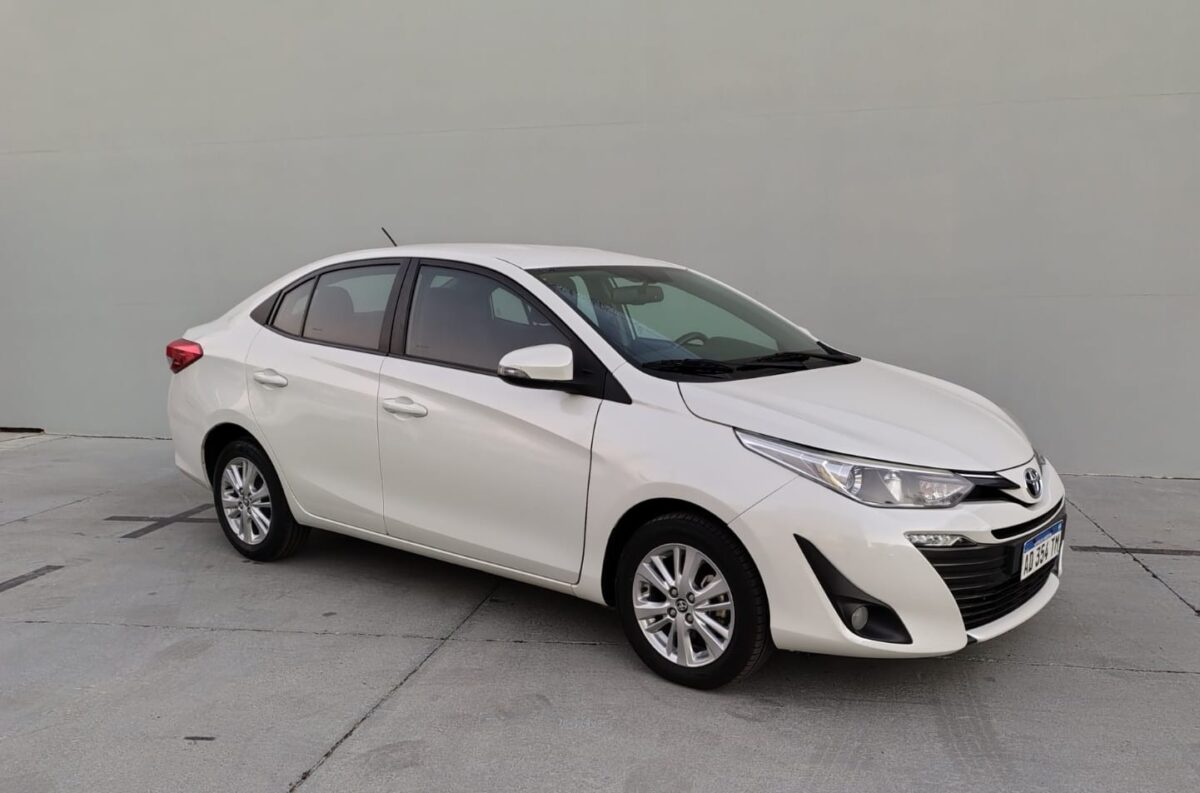 TOYOTA YARIS XLS PACK 1.5 CVT 4P-L.19 - Imagen 3