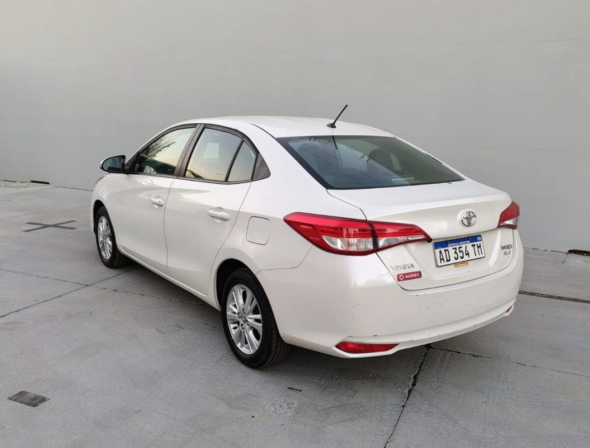 TOYOTA YARIS XLS PACK 1.5 CVT 4P-L.19 - Imagen 8